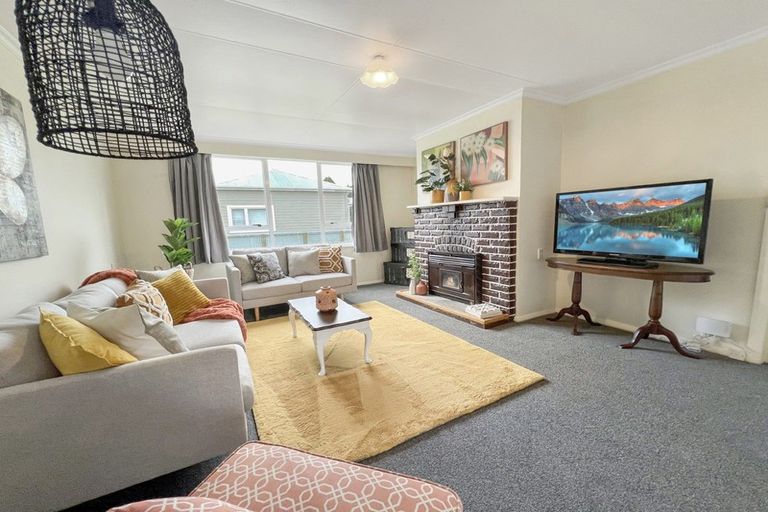 Photo of property in 15 Cole Street, Dannevirke, 4930