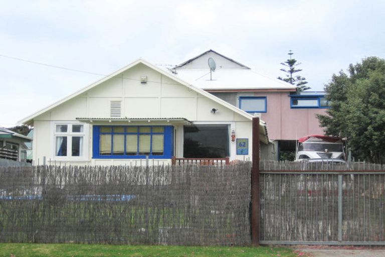 Photo of property in 62 Seaview Road, Paraparaumu Beach, Paraparaumu, 5032