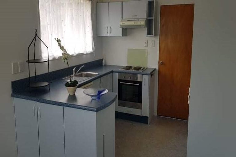 Photo of property in 17 Broadbent Street, Riccarton, Christchurch, 8041