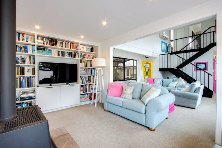 Photo of property in 3 Moana Place, Taradale, Napier, 4112