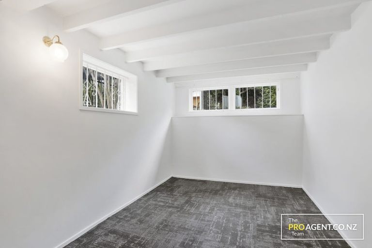 Photo of property in 50 Rimutaka Place, Titirangi, Auckland, 0604