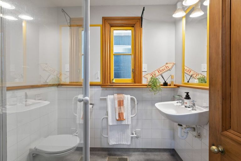 Photo of property in 4 North Terrace, Kelburn, Wellington, 6012