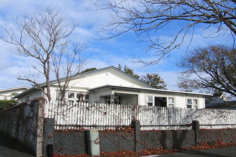 Photo of property in 10 Nikau Grove, Woburn, Lower Hutt, 5010