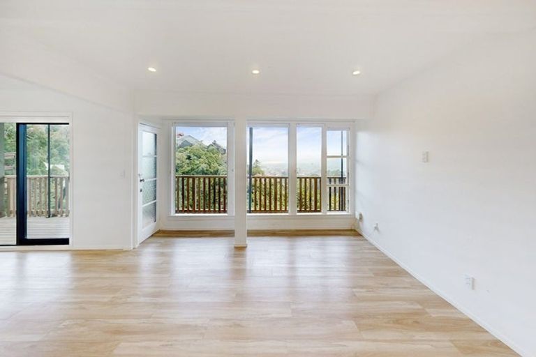 Photo of property in 43b Harbour View Road, Northland, Wellington, 6012