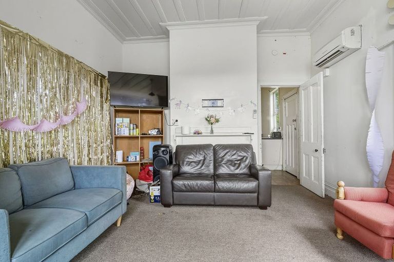 Photo of property in 143 Queen Street, North Dunedin, Dunedin, 9016