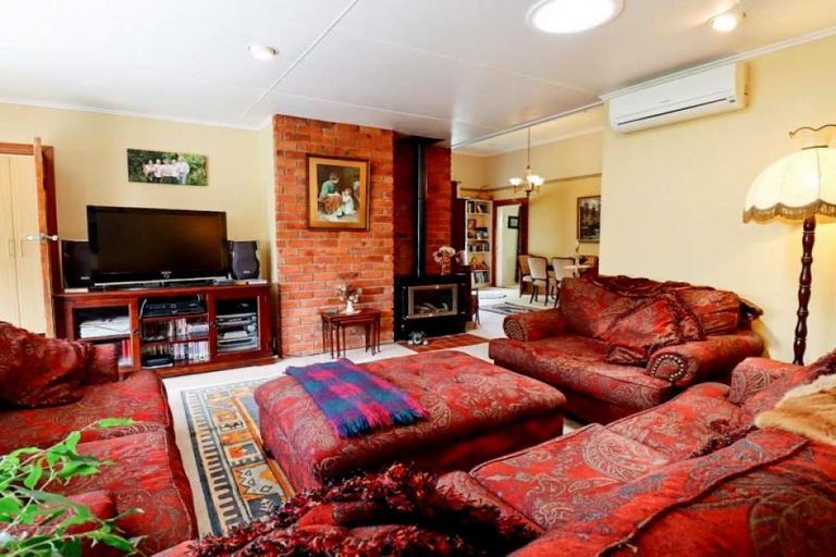 Photo of property in 16 Hunter Street, Dannevirke, 4930