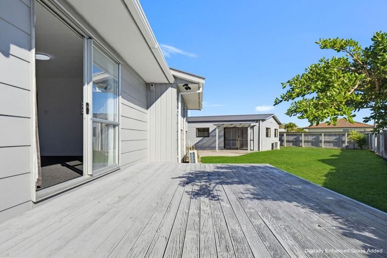 Photo of property in 26 Cumberland Place, Kelvin Grove, Palmerston North, 4414