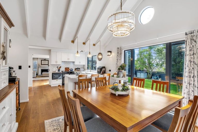 Photo of property in 3 San Ambrosio Rise, Henderson, Auckland, 0612
