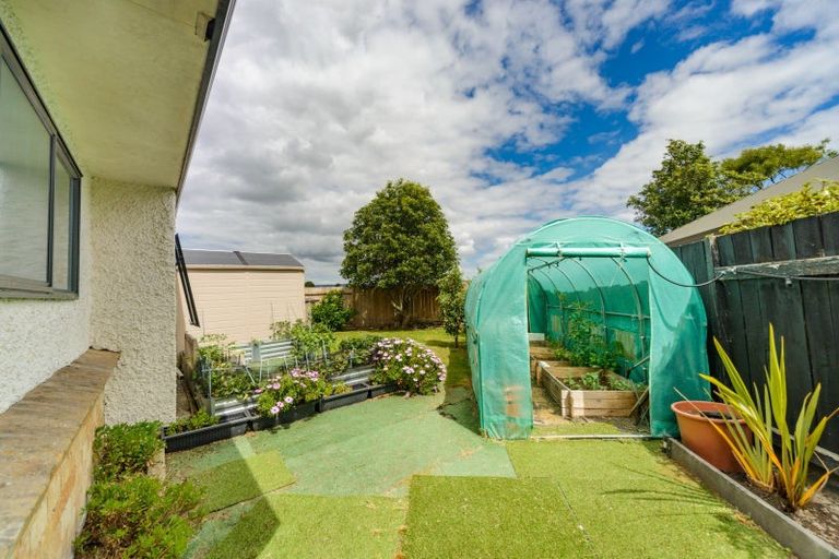 Photo of property in 27 Strachan Way, Highbury, Palmerston North, 4412