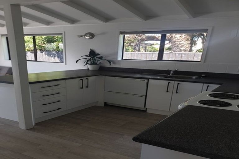 Photo of property in 44b Walton Street, Red Beach, 0932