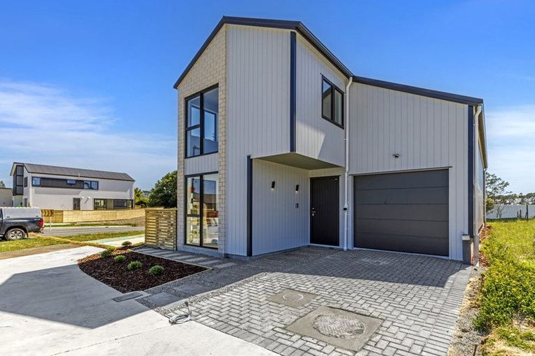 Photo of property in 46 Paretao Street, Massey, 0614