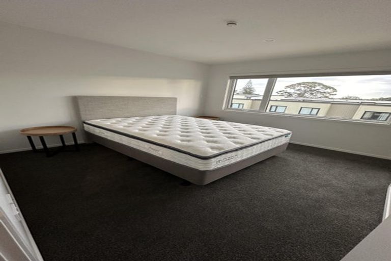 Photo of property in 30 Te Puketoka Lane, Mangere, 2022