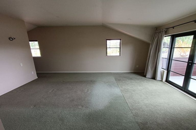 Photo of property in 2 Oakway Drive, Schnapper Rock, Auckland, 0632