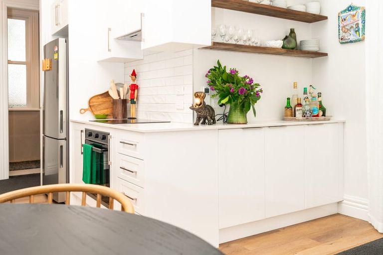 Photo of property in 18 Portland Crescent, Thorndon, Wellington, 6011