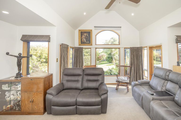 Photo of property in 22 Jessop Street, South Hill, Oamaru, 9400