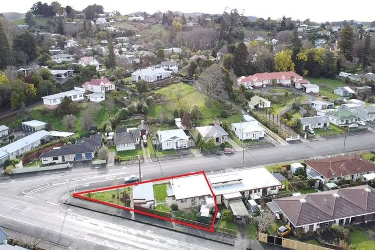 Photo of property in 1 Waverley Street, Waipawa, 4210