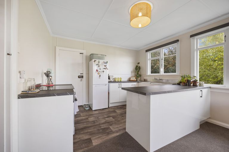 Photo of property in 66 Lindsay Road, Balaclava, Dunedin, 9011