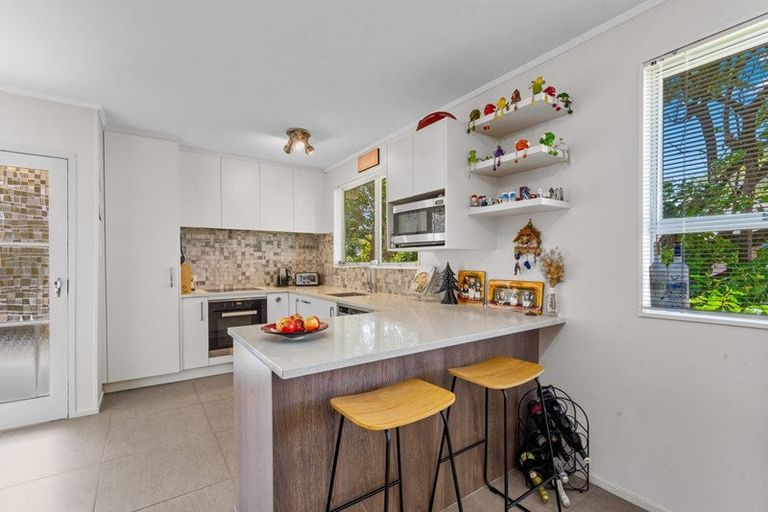 Photo of property in 20 Halberg Street, Glenfield, Auckland, 0629