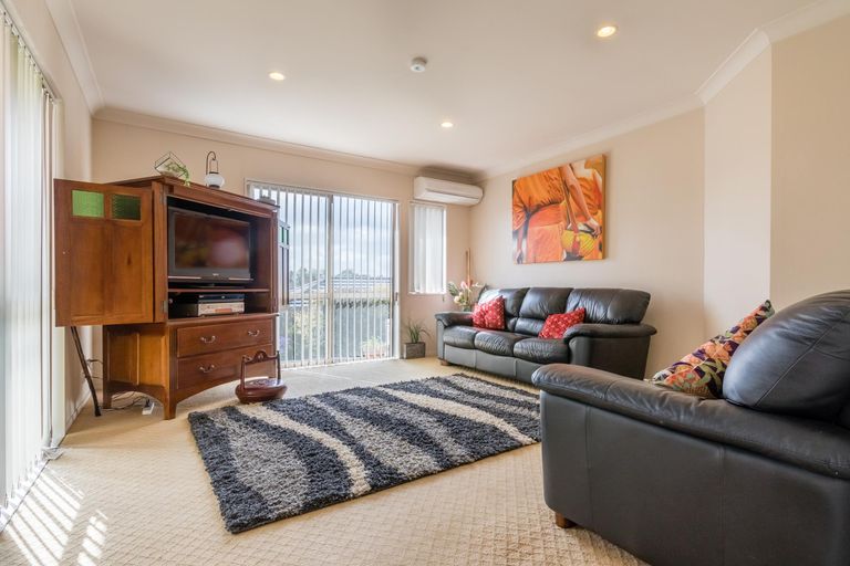 Photo of property in 108n Colwill Road, Massey, Auckland, 0614