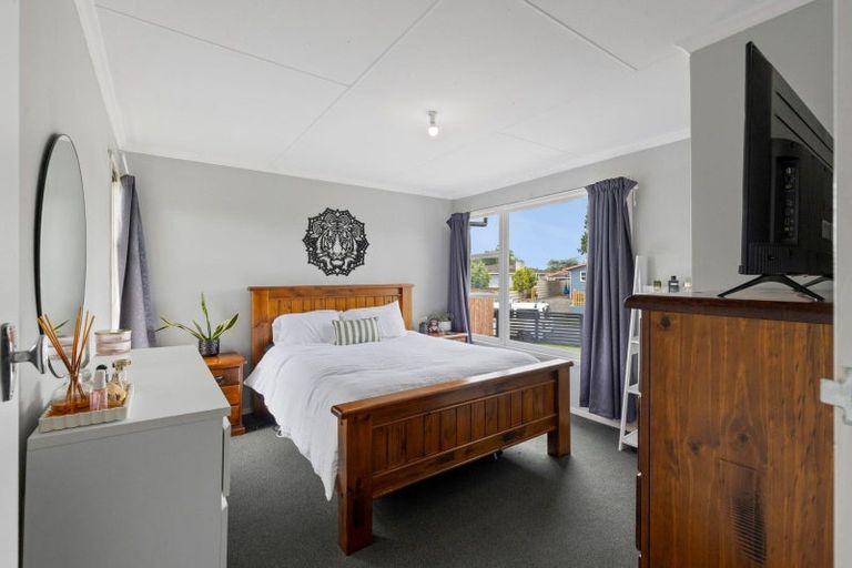 Photo of property in 49 Kimberley Grove, Westbrook, Palmerston North, 4412