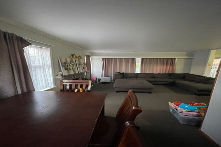 Photo of property in 33 Mackenzie Street, Te Atatu South, Auckland, 0610