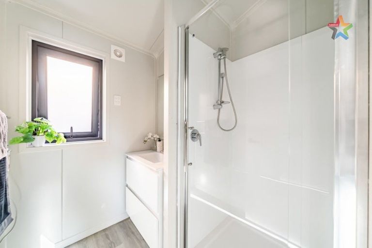 Photo of property in 18d Norana Road, Maoribank, Upper Hutt, 5018