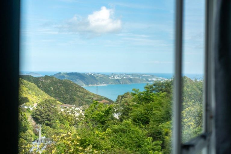 Photo of property in 20 Salford Street, Newlands, Wellington, 6037