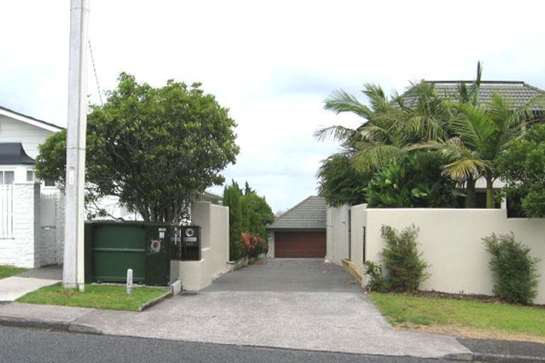 Photo of property in 2/12 Richards Avenue, Forrest Hill, Auckland, 0620