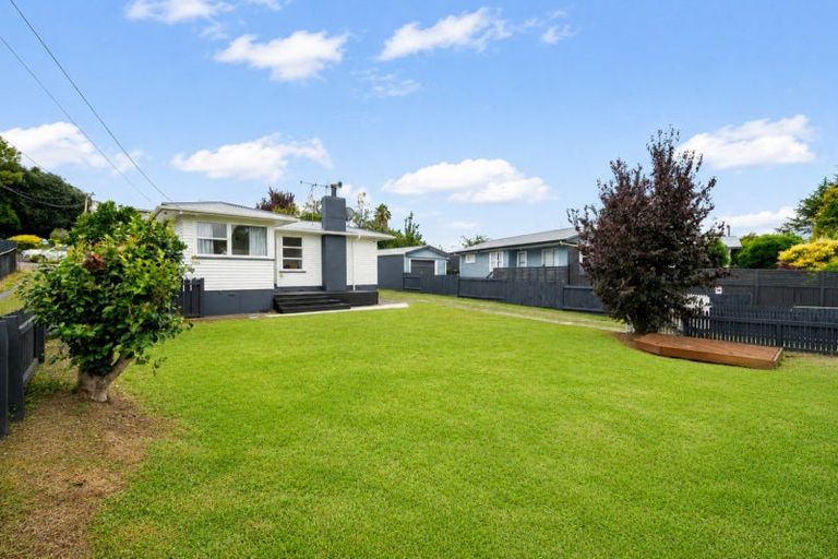 Photo of property in 16 Manapouri Place, Glenview, Hamilton, 3206