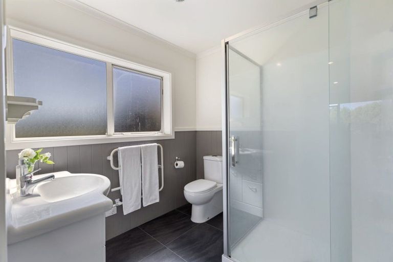 Photo of property in 33 Royal Oak Drive, Kelvin Grove, Palmerston North, 4414