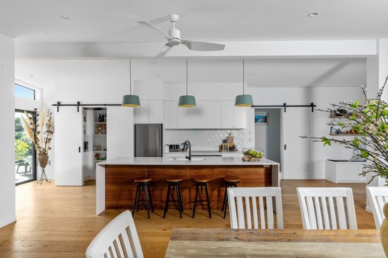 Photo of property in 10 Hillcrest Road, Hatfields Beach, Orewa, 0931