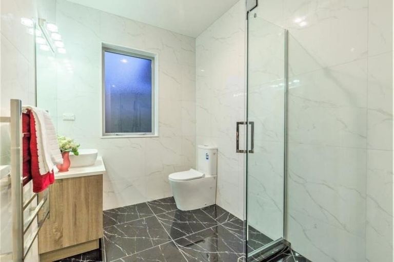 Photo of property in 10 Ian Gordon Lane, Orewa, 0931