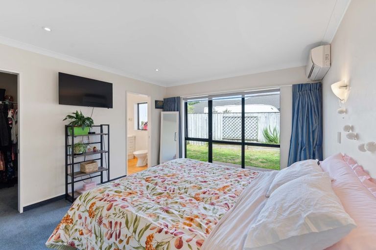 Photo of property in 96 Guildford Drive, Paraparaumu Beach, Paraparaumu, 5032