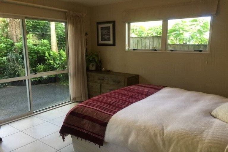 Photo of property in 4a/3 Corrella Road, Belmont, Auckland, 0622