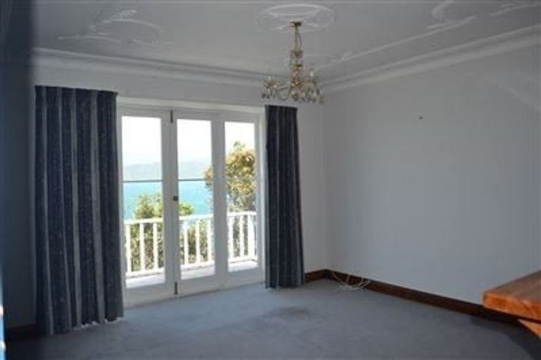 Photo of property in 30 Napier Street, Karaka Bays, Wellington, 6022