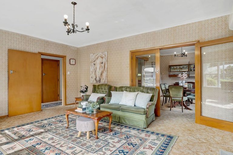 Photo of property in 84 Newlands Road, Newlands, Wellington, 6037