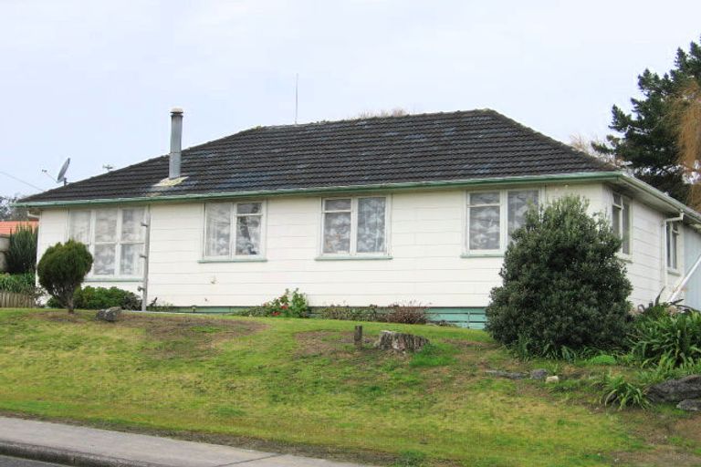 Photo of property in 26 Makiri Street, Helensville, 0800
