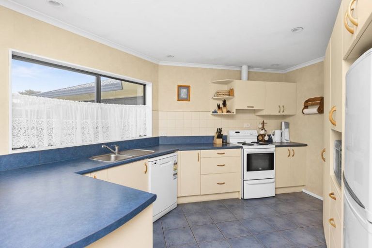 Photo of property in 15a Howard Road, Taradale, Napier, 4112