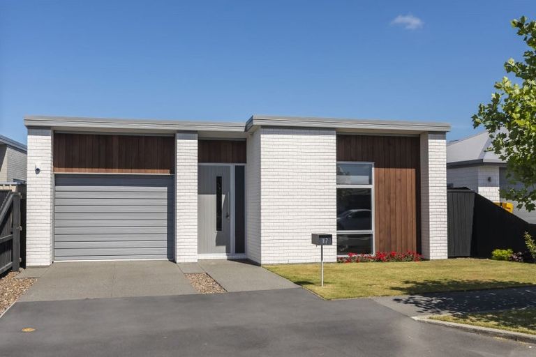 Photo of property in 16 Glen Rosa Lane, Broomfield, Christchurch, 8042
