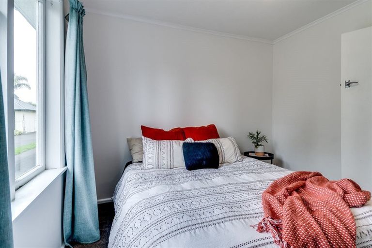 Photo of property in 12 Chester Street, Taradale, Napier, 4112