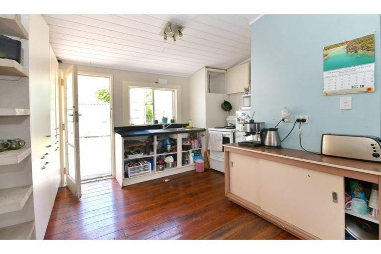 Photo of property in 12 Marie Avenue, Red Beach, 0932