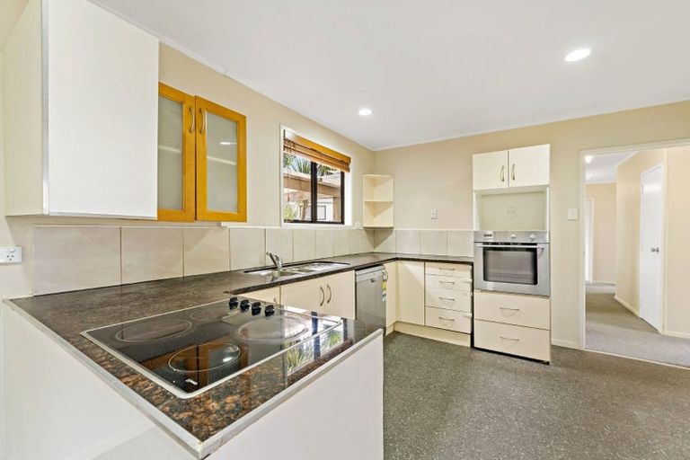 Photo of property in 64 Sunvue Road, Glen Eden, Auckland, 0602