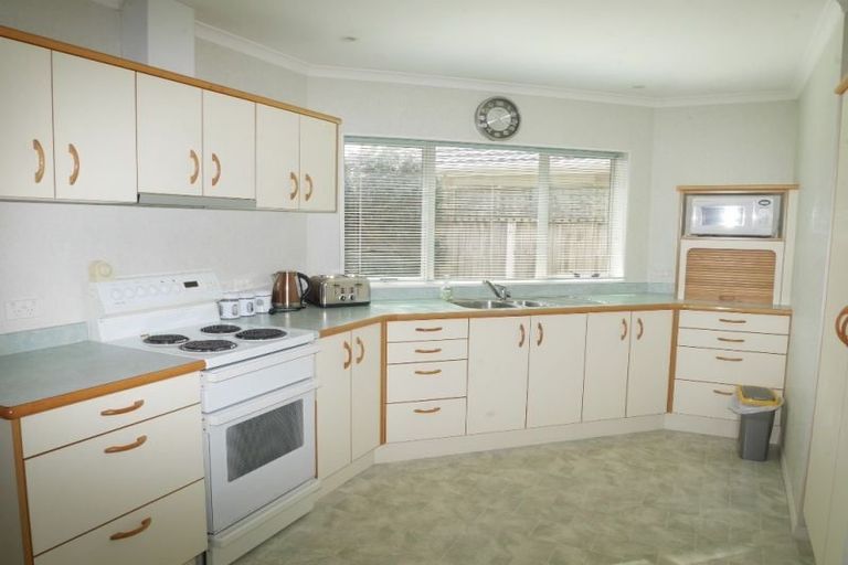 Photo of property in 9 Greenaway Road, Waikanae, 5036