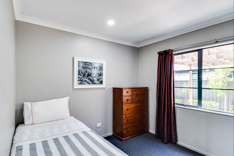 Photo of property in 14 Scott Place, Havelock North, 4130