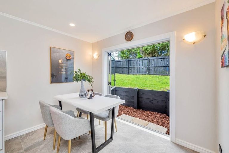 Photo of property in 52 Roberts Road, Te Atatu South, Auckland, 0610