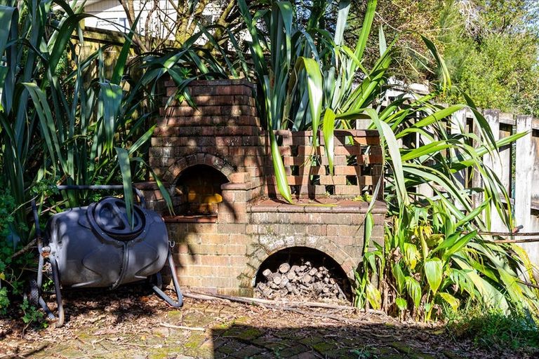 Photo of property in 9 Onedin Place, Titirangi, Auckland, 0604