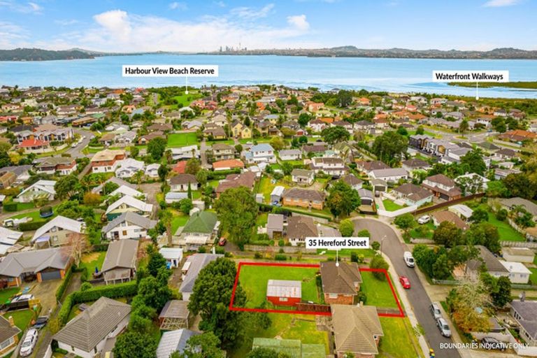 Photo of property in 35 Hereford Street, Te Atatu Peninsula, Auckland, 0610