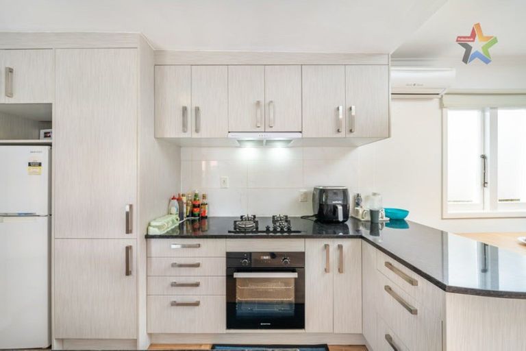 Photo of property in 18 Kauri Street, Eastbourne, Lower Hutt, 5013