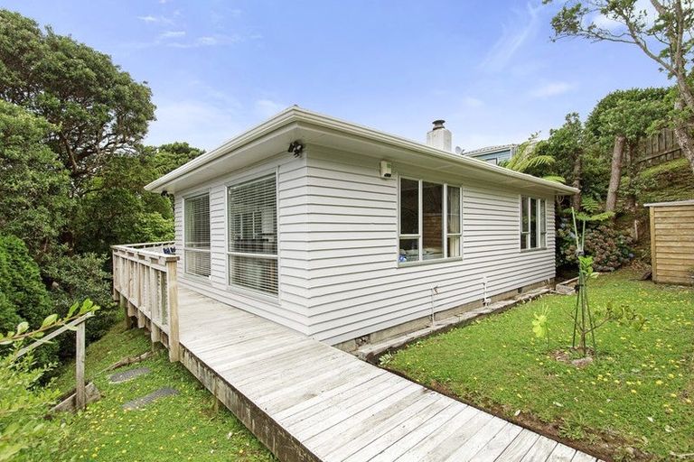 Photo of property in 27 Hampton Hill Road, Tawa, Wellington, 5028