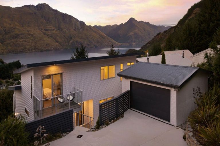 Photo of property in 40 Lochy Road, Fernhill, Queenstown, 9300